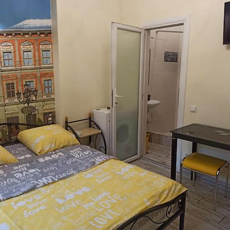 Smart Yellow Apartment-15 Хв Від Жд Вокзалу Лвив Екстериор снимка