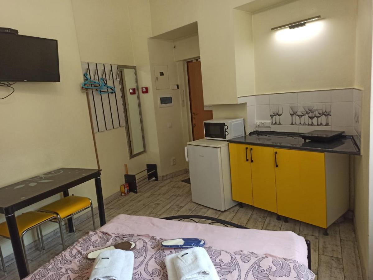 Smart Yellow Apartment-15 Хв Від Жд Вокзалу Лвив Екстериор снимка